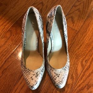 Aldo Neutral Snakeskin Heels (Size 8)